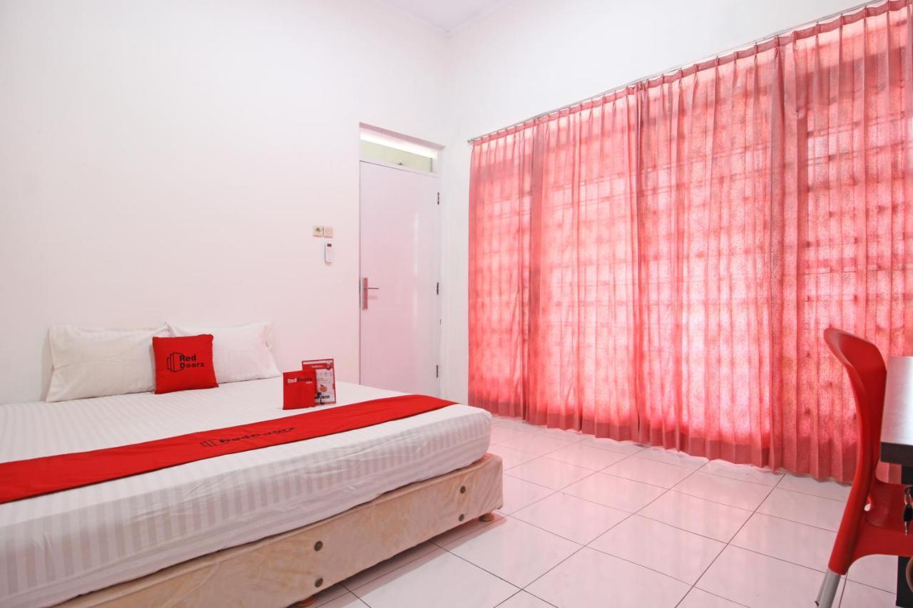 Reddoorz Near Terminal Tirtonadi Hotell Solo Eksteriør bilde