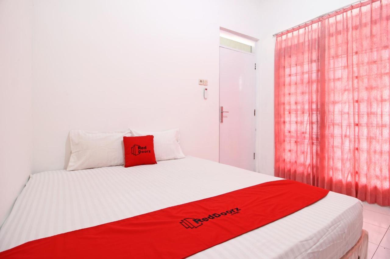 Reddoorz Near Terminal Tirtonadi Hotell Solo Eksteriør bilde